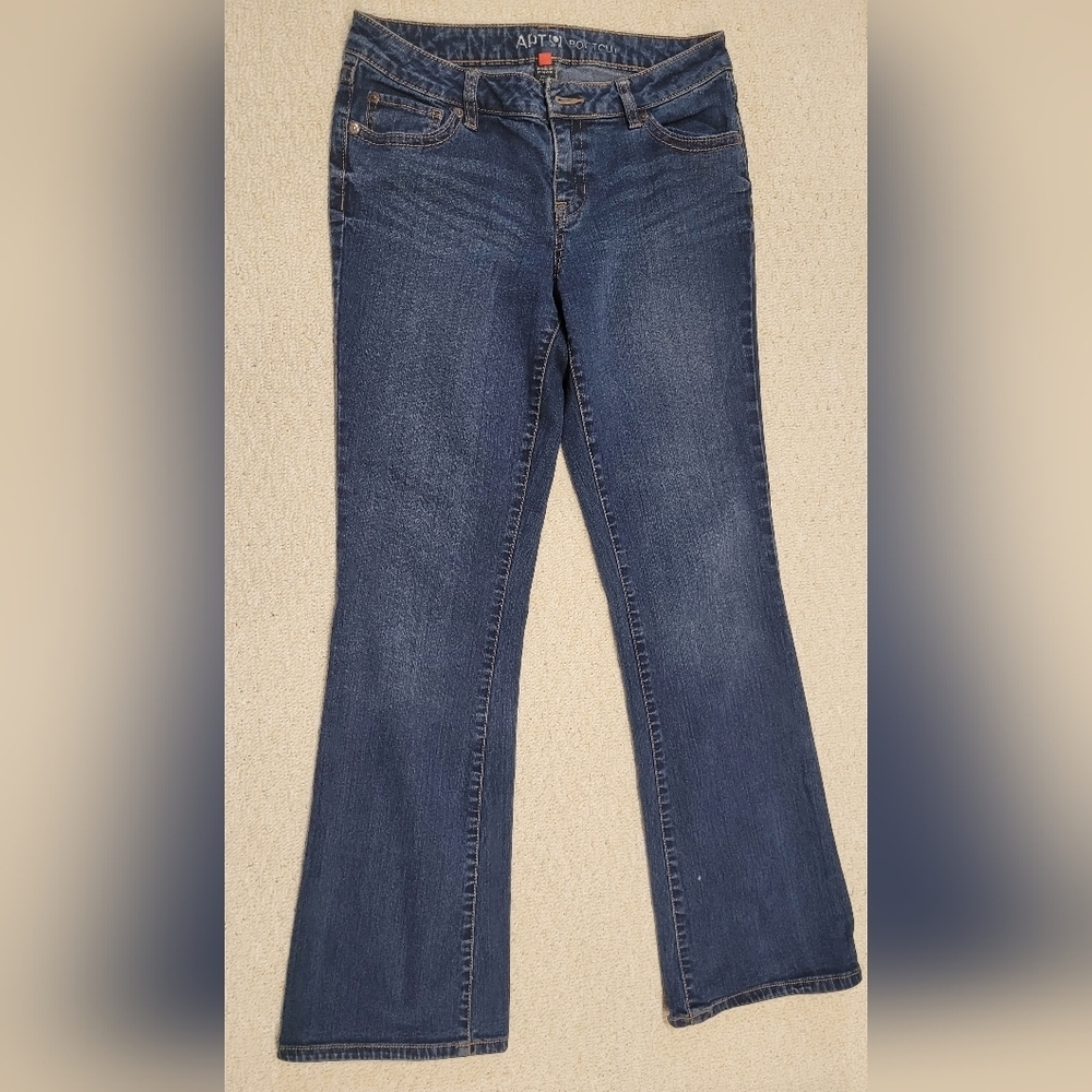 Apt 9 Boot cut Jeans 6 Zipper Fly Good Condition